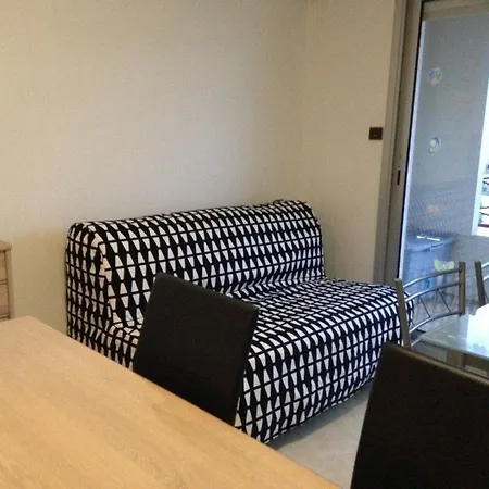 A 100m De La A Saint-hilaire-de-riez, Avec Balcon Et Parking Public - Fr-1-426-330