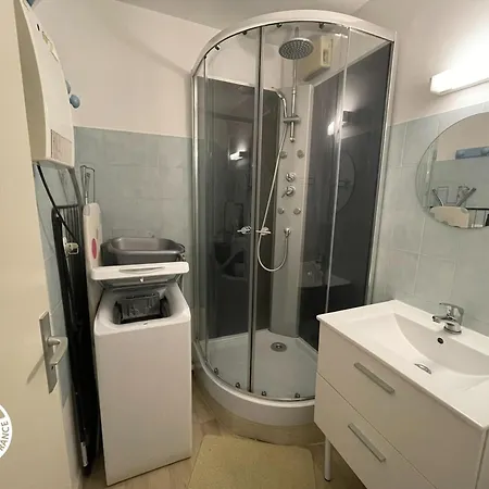 A 100m De La A Saint-hilaire-de-riez, Avec Balcon Et Parking Public - Fr-1-426-330 *