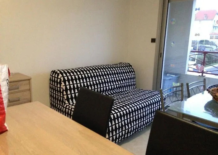 A 100m De La A Saint-hilaire-de-riez, Avec Balcon Et Parking Public - Fr-1-426-330